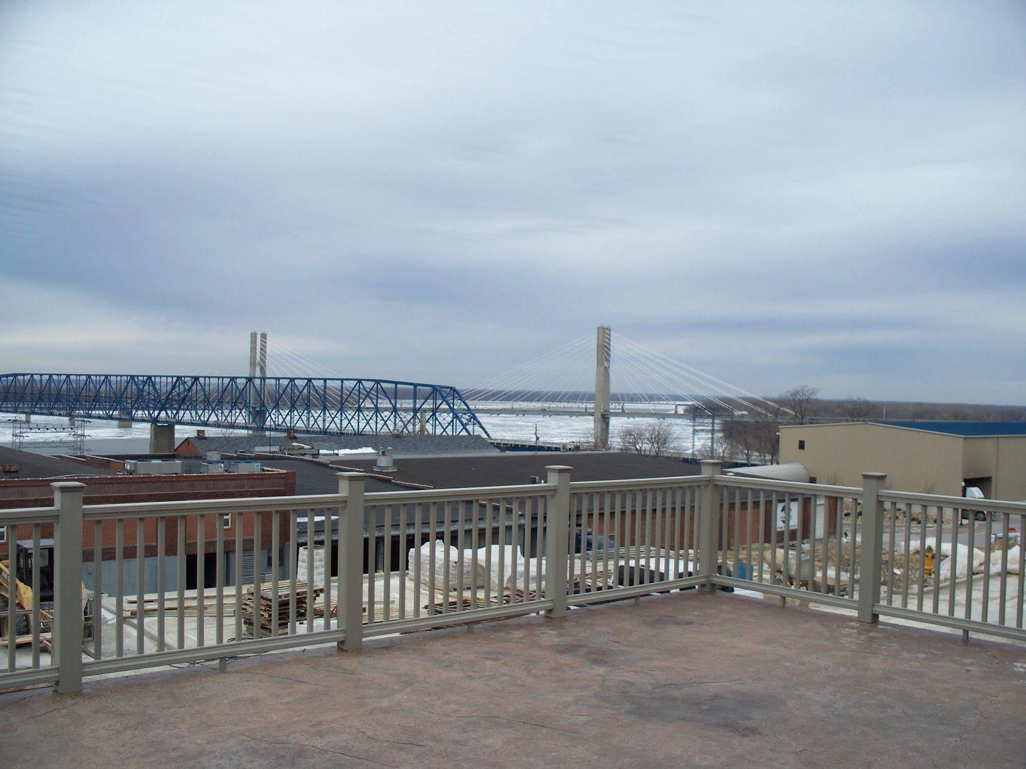 Microtel Inn & Suites By Wyndham Quincy Downtown - River Area Eksteriør bilde